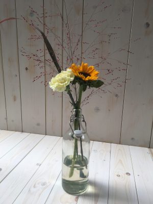 Tafeldecoratie | Beugelfles | Bloemen | Bloemstuk | Highdisc