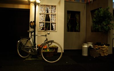 Dickens | Fiets | Lantaarnpaal | Decoratie | Verlichting | Sfeer | Decor | Huisje | Straat | Highdisc