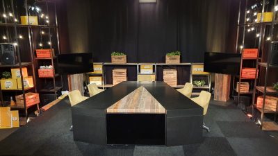 Talkshow tafel | Presentatietafel | Podiumsetting | Forumtafel | Conferentietafel | Highdisc