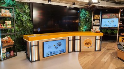 PresentatieDesk | Geel | Scherm | LED | Talkshow | Presentatie | Highdisc