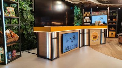 PresentatieDesk | Geel | Scherm | LED | Talkshow | Presentatie | Highdisc