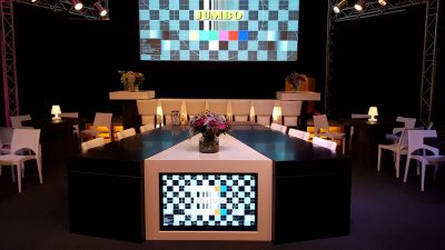 Talkshow tafel | Presentatietafel | Podiumsetting | Forumtafel | Conferentietafel | Zittafel | Stoelen | Presentatie | Publiek | Highdisc