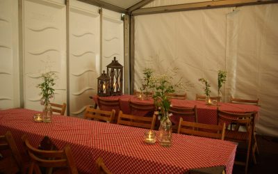 Festival | Klapstoel | Bistro | hout | Kleedje | Tafeldecoratie | Windlicht | Tent | Highdisc