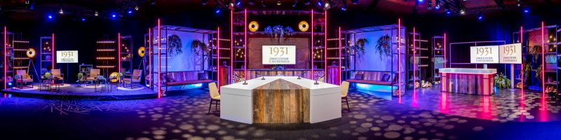 Studio | 1931 | Talkshow tafel | Balie | Huiselijk | LED Strips | Licht | Geluid | Beeld | Decoratie | Highdisc